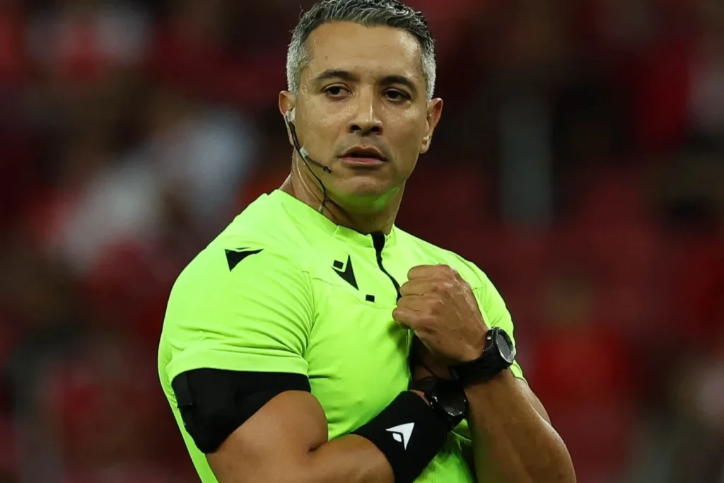CBF define arbitragem de Felipe Fernandes de Lima para Santos x Ceará