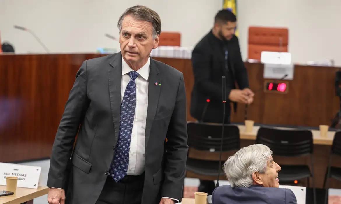 STF mantém medidas restritivas e Jair Bolsonaro seguirá com tornozeleira eletrônica