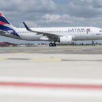 Voo da Latam para Milão faz pouso de emergência em Fortaleza após comissário passar mal