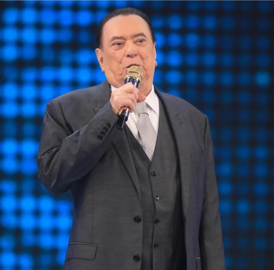 Raul Gil é internado em hospital em São Paulo após passar mal