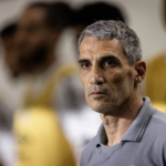 Vojvoda é demitido do Santos após derrota para o Internacional pelo Brasileirão