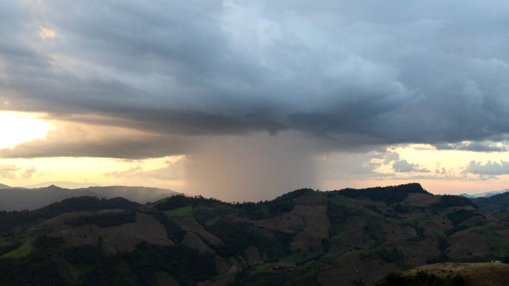 Aviso de chuvas intensas atinge todo o Ceará; Inmet aponta risco elevado em 22 cidades