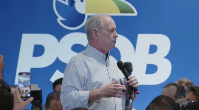 "Eu não pretendo mais ser candidato", diz Ciro Gomes em evento de oposição no Cariri