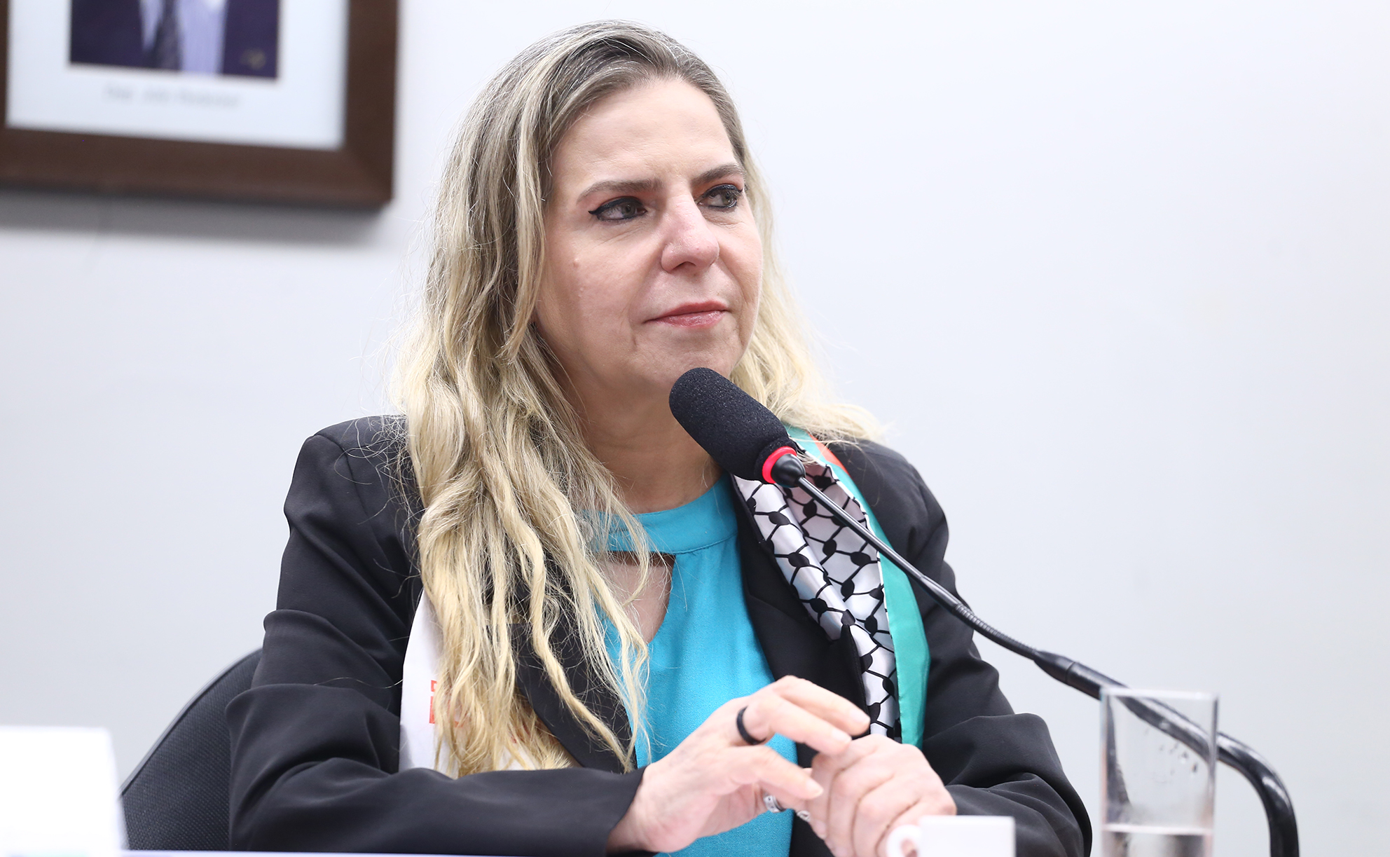 Luizianne preside seminário da Comissão sobre Inteligência Artificial da Câmara Federal, em Fortaleza