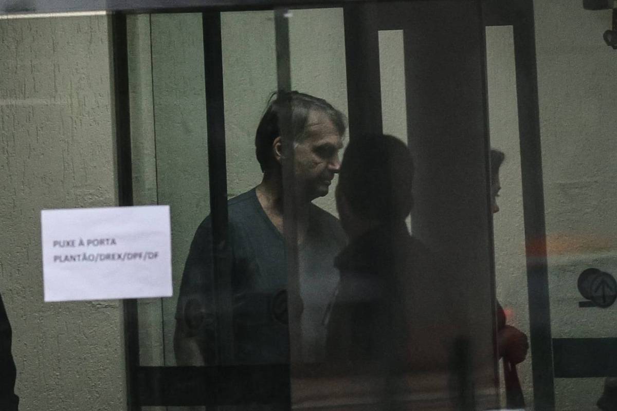 Defesa de Bolsonaro pede autorização ao STF para sessões de fisioterapia