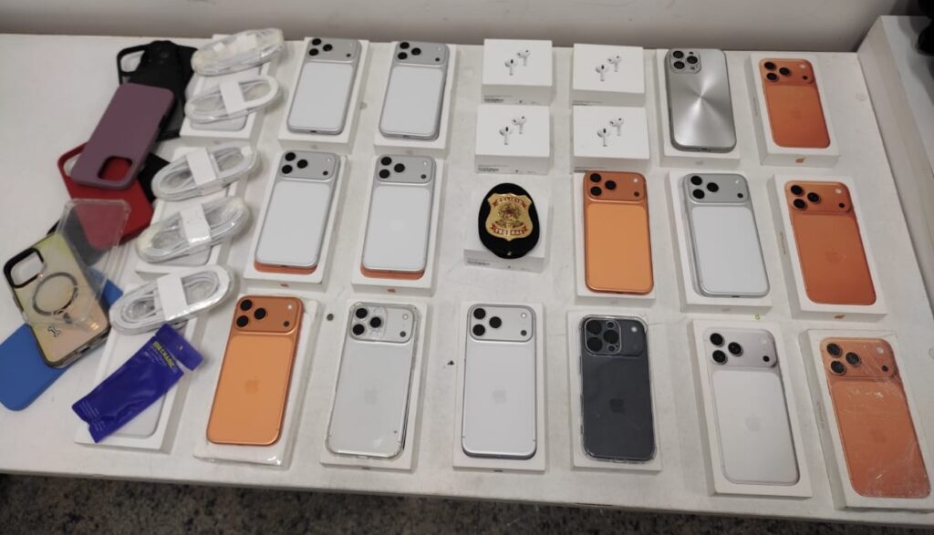 PF apreende carga de iPhones sem documento fiscal em bagagem no Aeroporto de Fortaleza