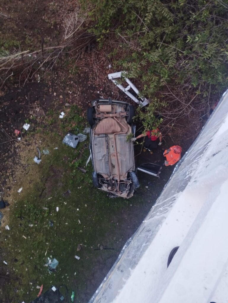 Capotamento na BR-230 deixa um morto e quatro feridos em Lavras da Mangabeira