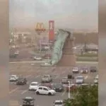 Réplica da Estátua da Liberdade da loja Havan desaba durante temporal no Rio Grande do Sul