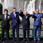 Lula e Milei divergem sobre pressão dos EUA contra a Venezuela em cúpula do Mercosul