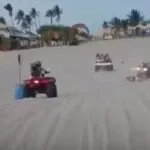 Quadriciclo colide com buggy e capota com duas pessoas nas dunas de Canoa Quebrada, no Ceará