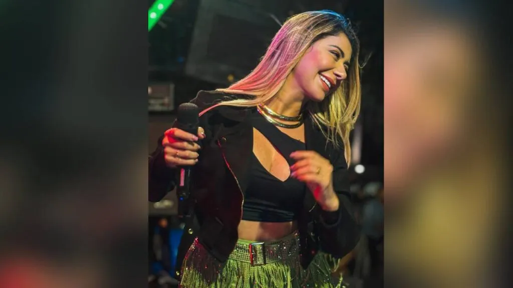 Paulinha Ravett leva forró romântico ao Réveillon de Fortaleza no polo Messejana