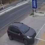 Dois motociclistas caem em sequência após derramamento de óleo em avenida no Crato (CE)