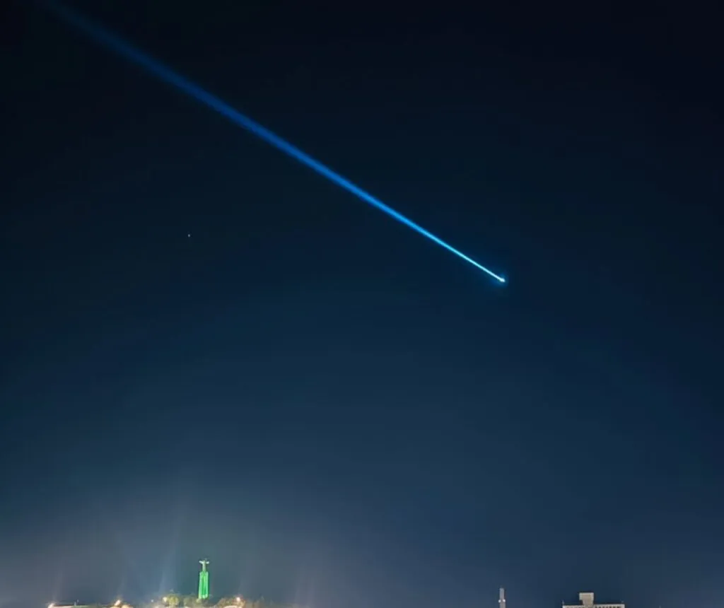 Meteoro ilumina o céu do Nordeste e é registrado em cidades do Ceará