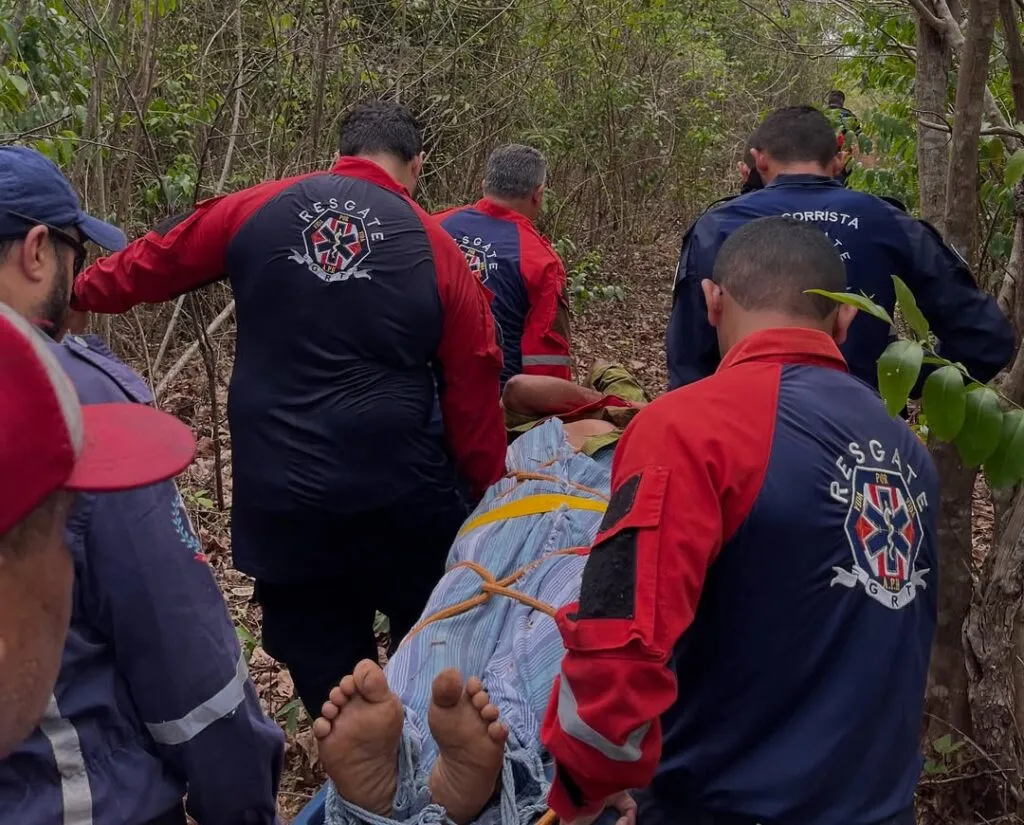 Idoso é resgatado após cair de penhasco em Tianguá, no Ceará