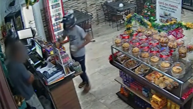 Dupla armada invade padaria e faz a “limpa” no bairro Vila Velha, em Fortaleza