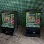 Dona de comércio é presa com duas máquinas caça-níqueis dentro de mercearia em Fortaleza