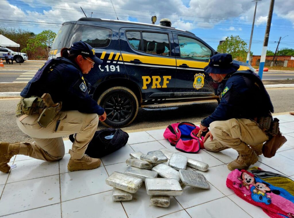 Casal que transportava drogas para obter perdão de dívida é preso na BR-222, no Ceará