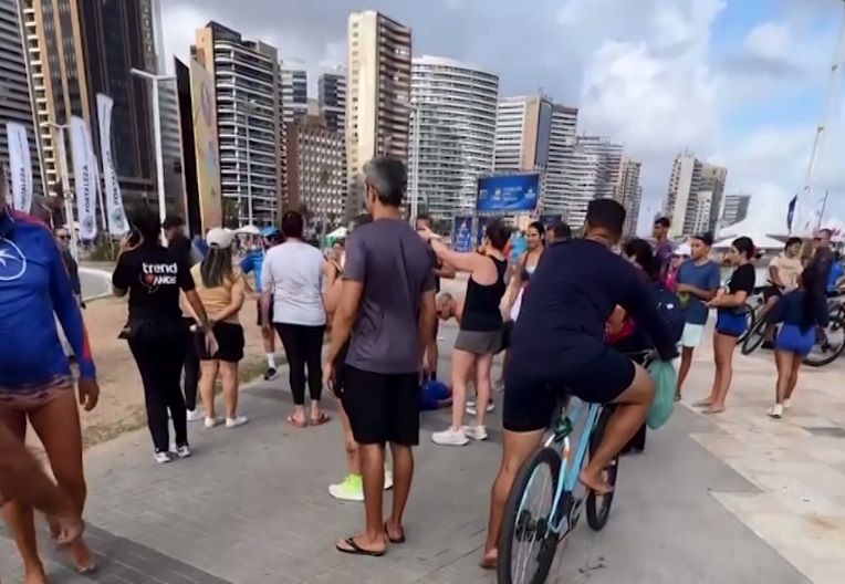 Turista idosa é atropelada por ciclista na Beira Mar, em Fortaleza, e tem traumatismo craniano