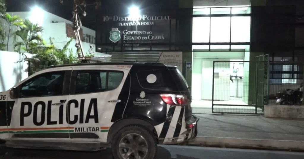Homem pede socorro em contêiner da polícia após escapar de execução em Fortaleza