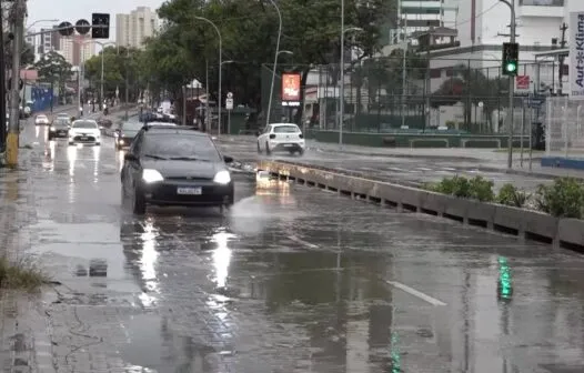 Primeira grande chuva de 2026 em Fortaleza deixa diversos pontos alagados