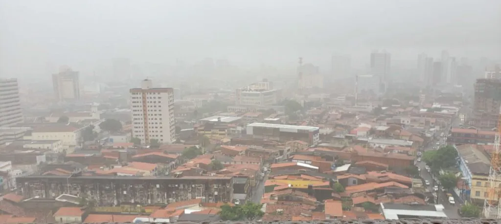 Funceme emite aviso de chuvas intensas para todo Ceará até quinta-feira (12)