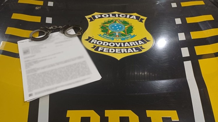 Polícia Rodoviária Federal prende dois foragidos da Justiça de outros estados no Ceará