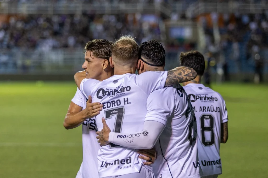Ceará goleia o Horizonte e garante vaga na semifinal do Campeonato Cearense