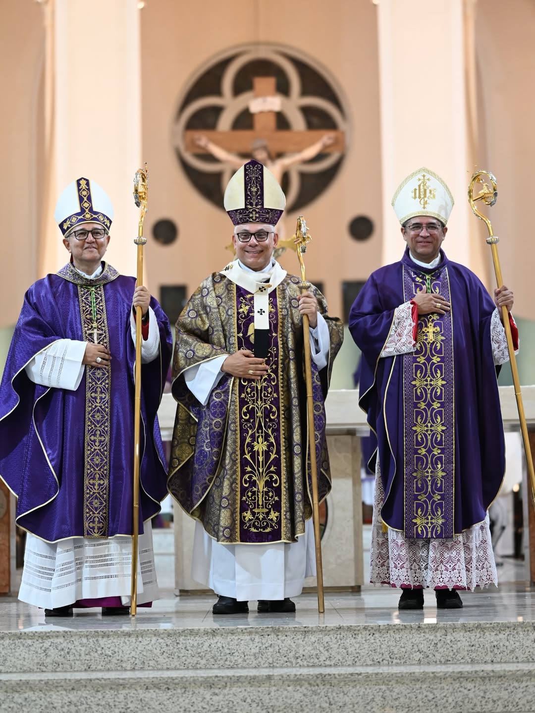 Bispos auxiliares da Arquidiocese de Fortaleza são apresentados na Catedral Metropolitana