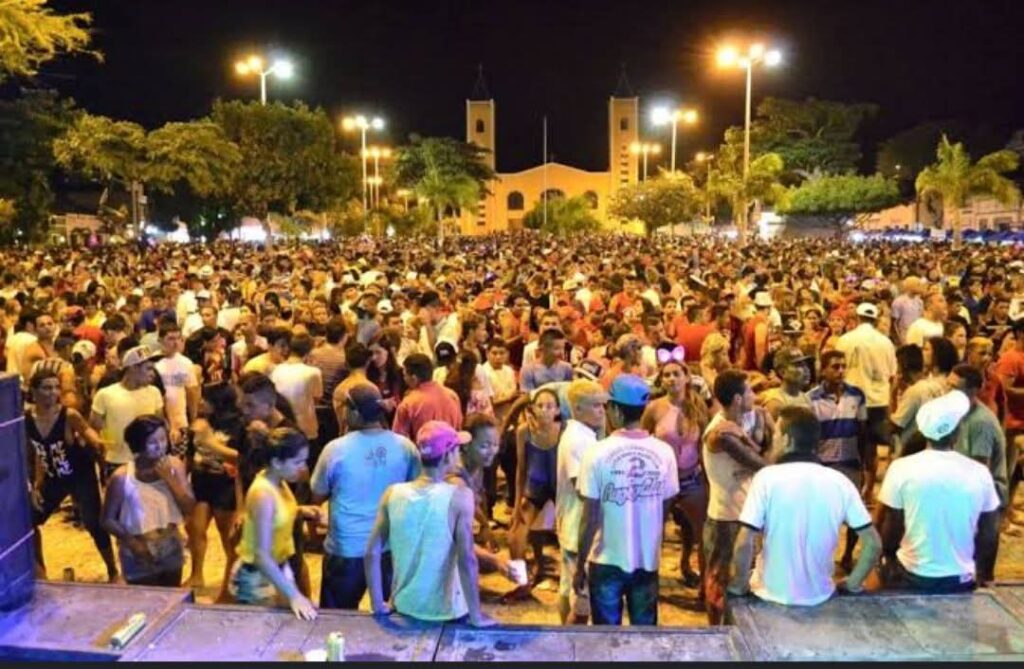 Carnaval de Paracuru 2026 reúne 60 mil foliões e fecha portões por lotação máxima