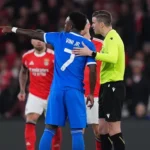 Benfica suspende cinco sócios-torcedores por racismo contra Vini Jr. e avalia expulsão
