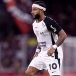 Memphis ironiza gramado e arbitragem após vitória do Corinthians em Curitiba: ‘Horrível’