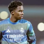 Técnico do Lyon explica opção por Endrick no banco após empate: ‘Corria o risco de lesão’