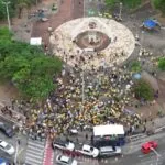 Ato contra Lula e ministros do STF tem público reduzido na Praça Portugal, em Fortaleza