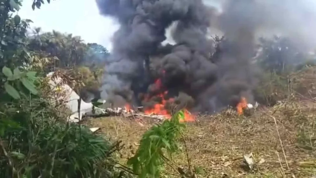 Avião militar cai na Colômbia com ao menos 90 soldados a bordo, diz imprensa local