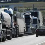 Caminhoneiros cancelam greve e elogiam governo Lula