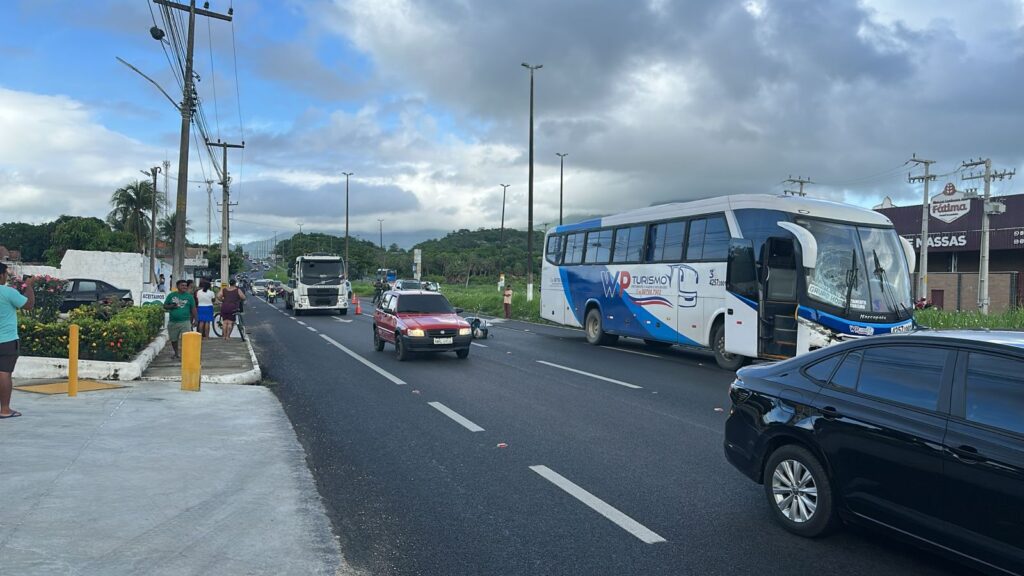 Ciclista morre após colisão com ônibus na CE-065, em Maracanaú, no Ceará