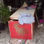 Corpo em decomposição é achado dentro de geladeira em casa abandonada no Ceará