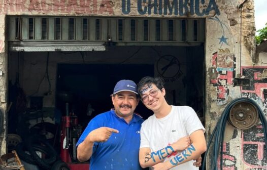 Filho de borracheiro do interior do Ceará viraliza ao contar ao pai que passou em Medicina