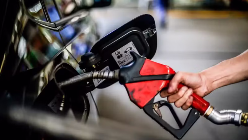 Ceará aprova projeto para reduzir preço do diesel e garantir desconto de R$ 1,20 por litro