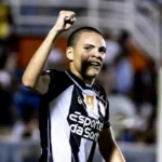 Ceará amplia vínculo com Melk até 2028 após destaque na base e início no profissional