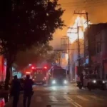 Incêndio de grandes proporções atinge fábrica no bairro do Brás, em São Paulo
