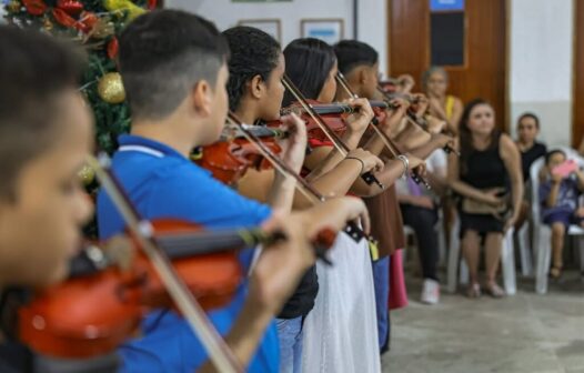 Instituto recebe doações para custear aulas de música a crianças no Passaré, em Fortaleza