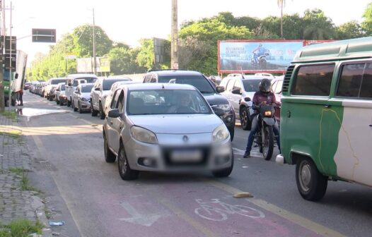 Invasão de ciclofaixas por motos e carros gera multas e preocupa ciclistas em Fortaleza