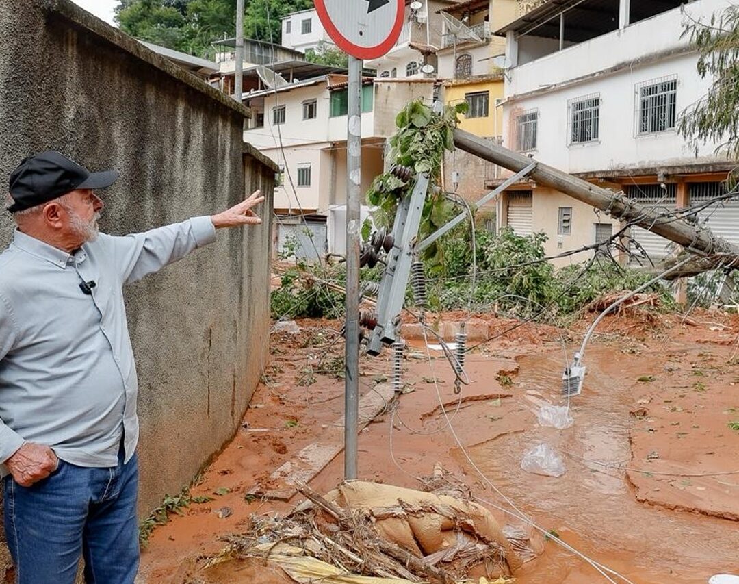Lula visita Minas Gerais e anuncia casas e apoio a comerciantes atingidos pelas chuvas