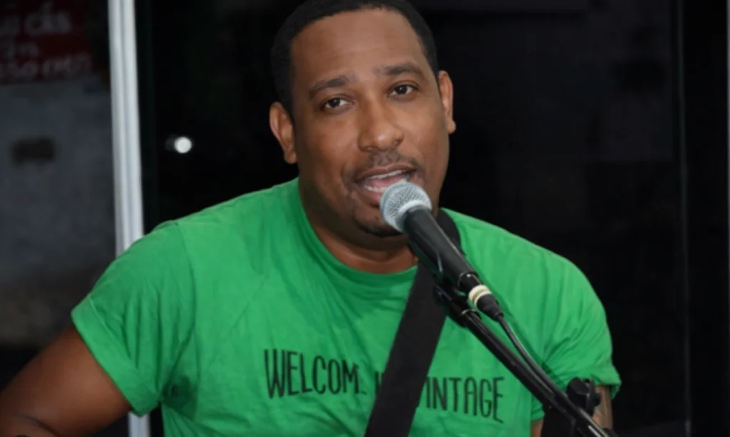 Ex-integrante do Molejo, Willian Araújo morre aos 60 anos e deixa legado no pagode dos anos 90