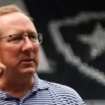 Botafogo entra com recuperação judicial e acirra disputa de Textor pelo comando da SAF