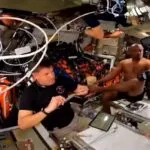 “Banho espacial”: Nasa mostra rotina de higiene dos astronautas durante missão Artemis II