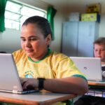 Brasil amplia inclusão digital em escolas públicas com 21 mil instituições conectadas