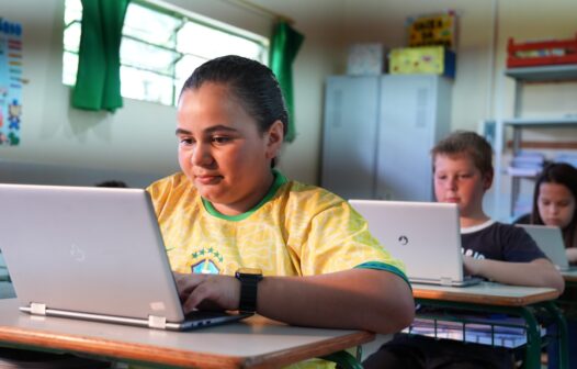 Brasil amplia inclusão digital em escolas públicas com 21 mil instituições conectadas
