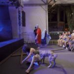 Cadela invade palco e defende Jesus de açoites durante encenação da Paixão de Cristo no RS